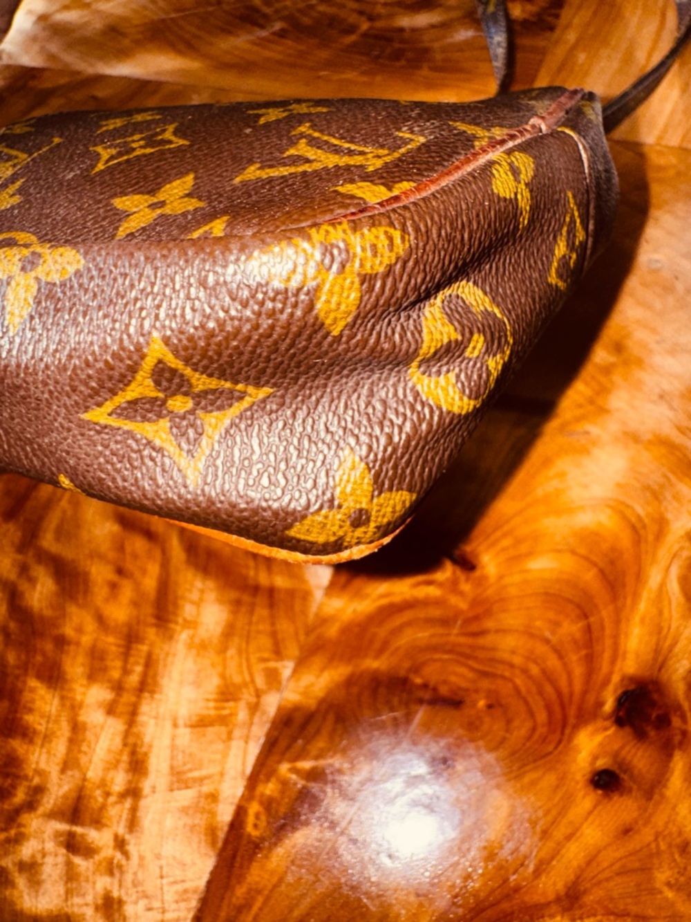Louis Vuitton Crossbody
monogram bag DANUBE vintage reinvented - Picture 7 of 16